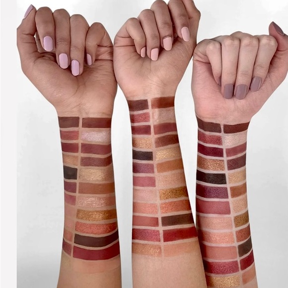 CIATE LONDON Brazilian Glow Eyeshadow Palette
24-Pan Eyeshadow Palette - Picture 11 of 12